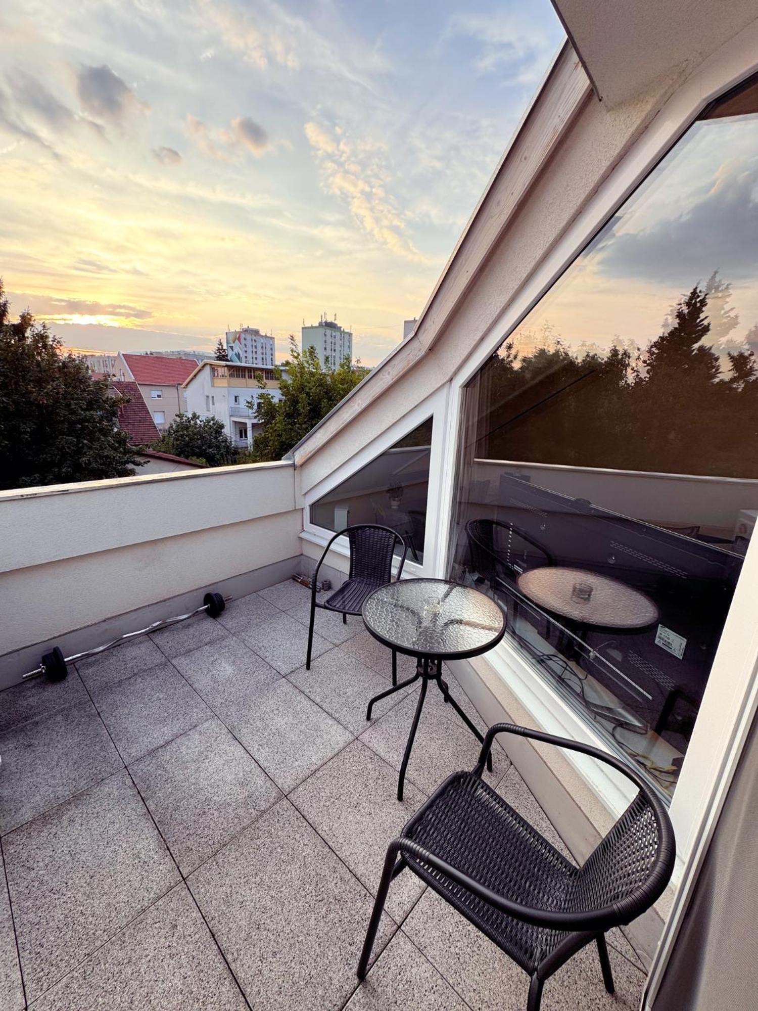 Exclusive Family Apartman Apartment Pecs Exterior photo