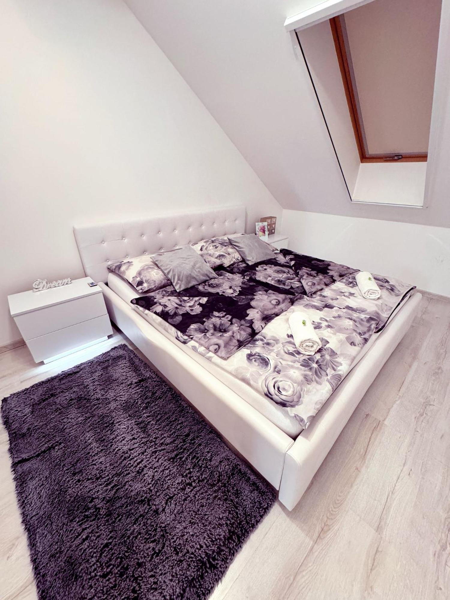 Exclusive Family Apartman Apartment Pecs Exterior photo