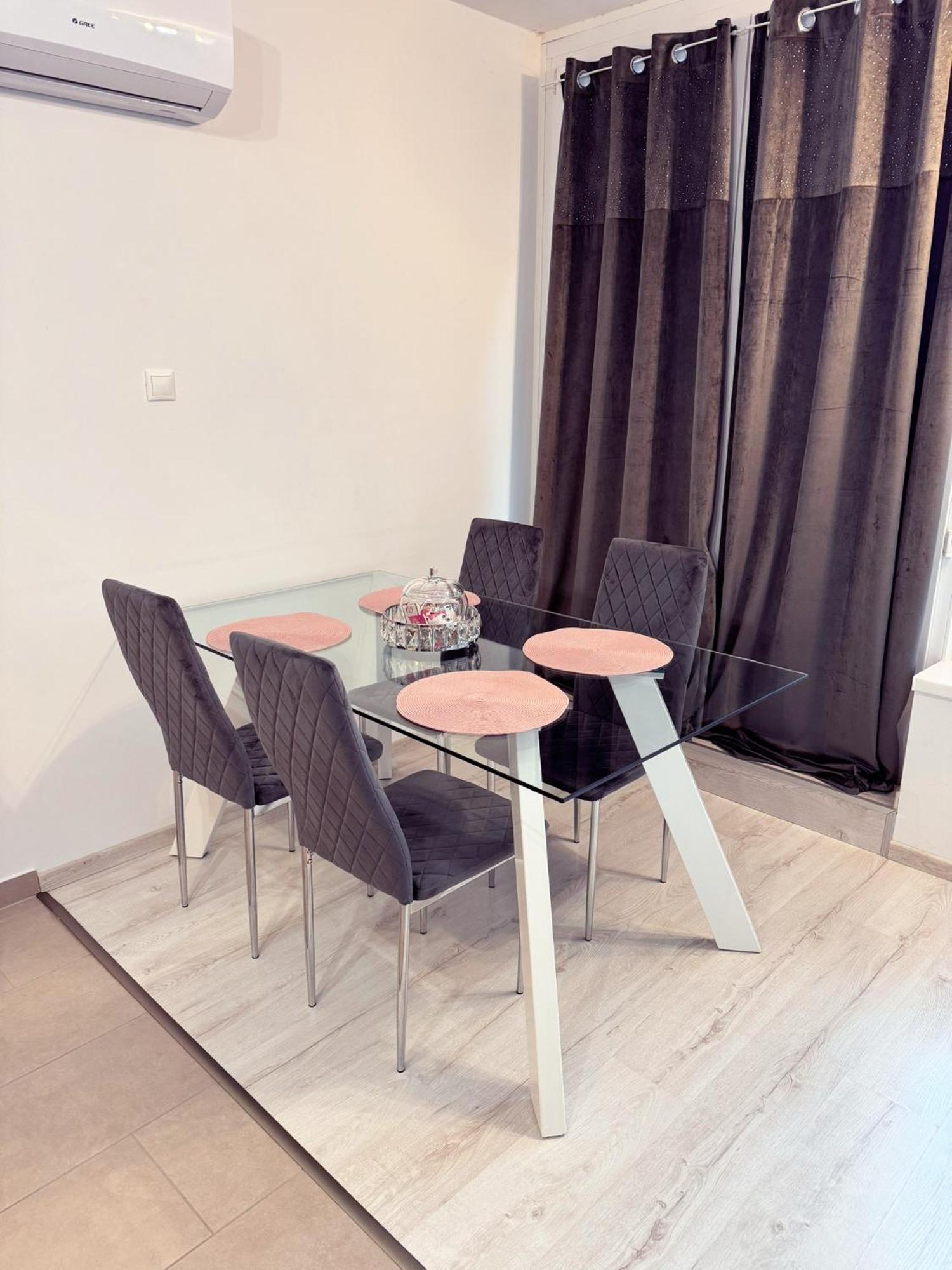 Exclusive Family Apartman Apartment Pecs Exterior photo